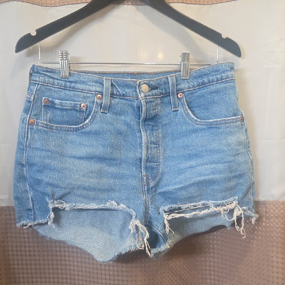 Trendy Blue Distressed Levi Jean Shorts